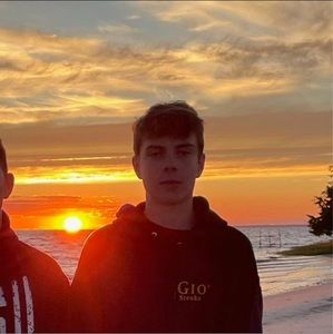 Meet your Posher, Devin